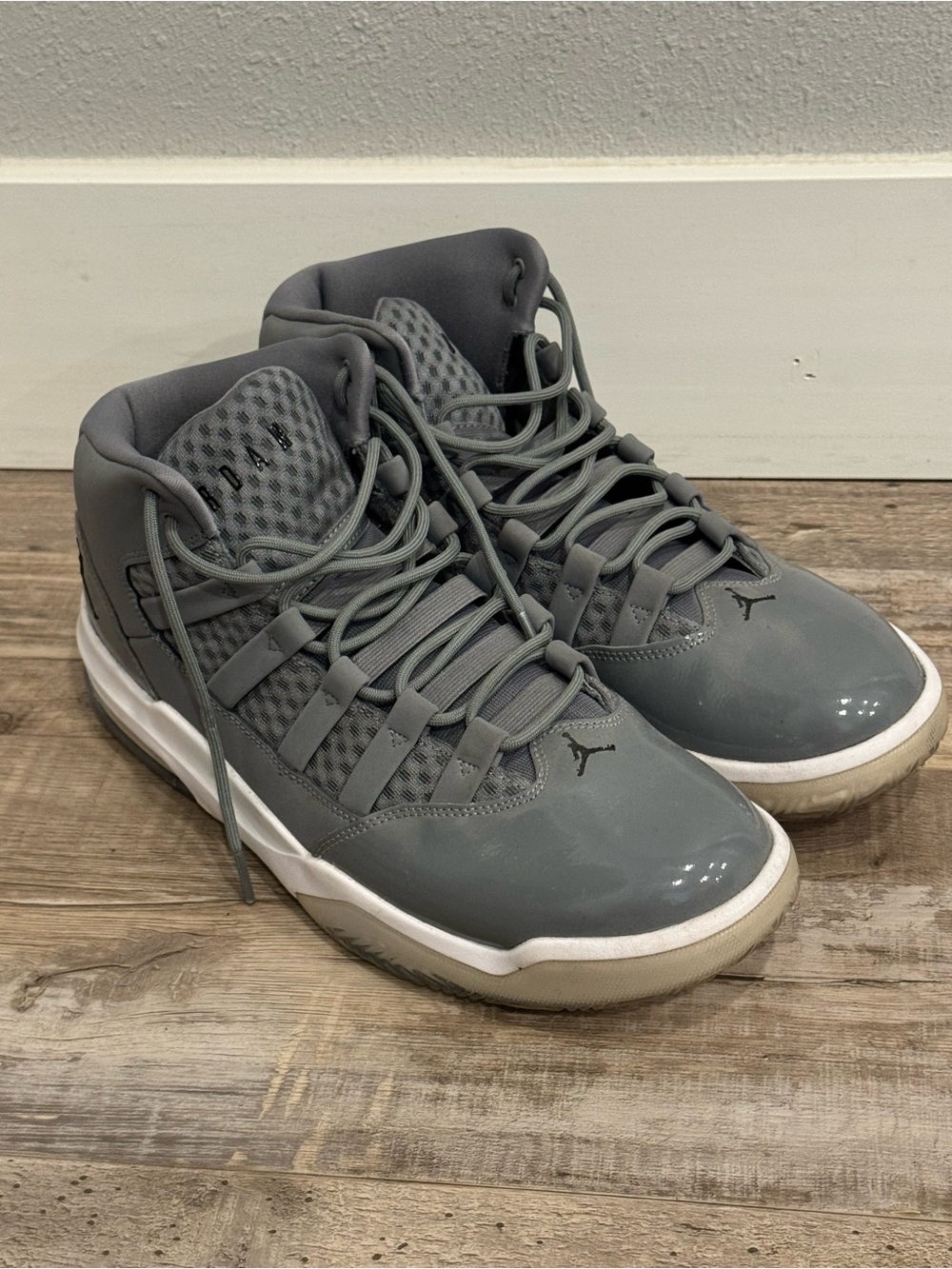Jordan Men's Mid-Top Basketball Shoes in Gray and White